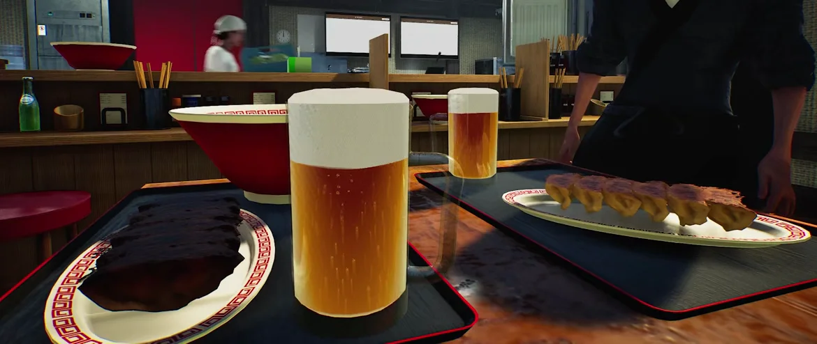 Official Japanese Ramen Simulator gameplay clip frame: two tall beer mugs with thick foam heads on the counter beside a plate of gyoza and a dark glazed dish, kitchen staff standing beyond